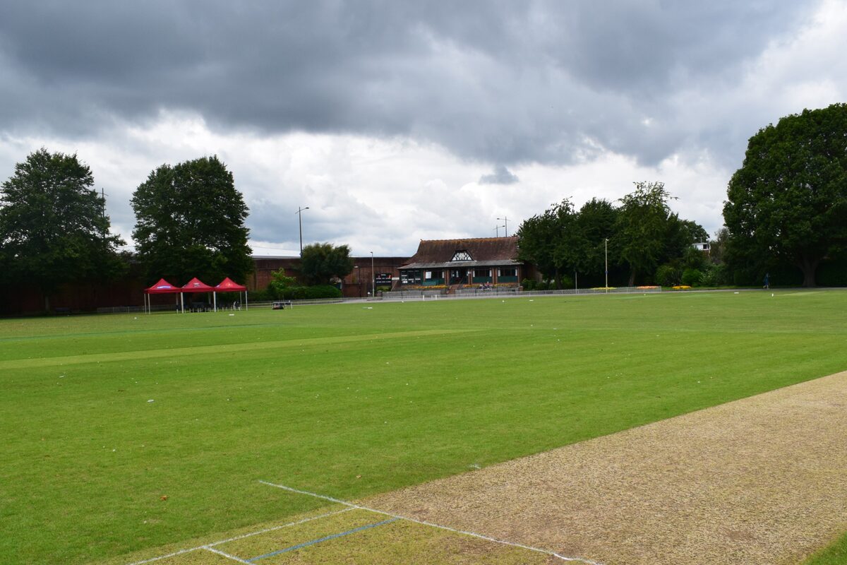 Wide view of Havant Park ground